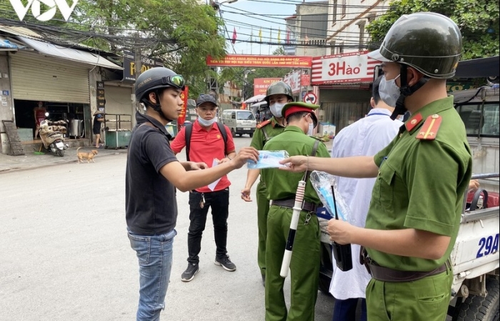 Hà Nội xử phạt hàng loạt trường hợp không đeo khẩu trang khi ra đường
