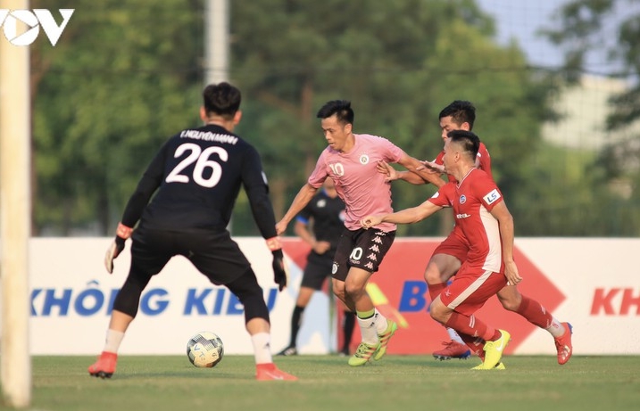 Văn Hậu “tái xuất” ở vị trí trung vệ giúp Hà Nội FC đả bại Viettel