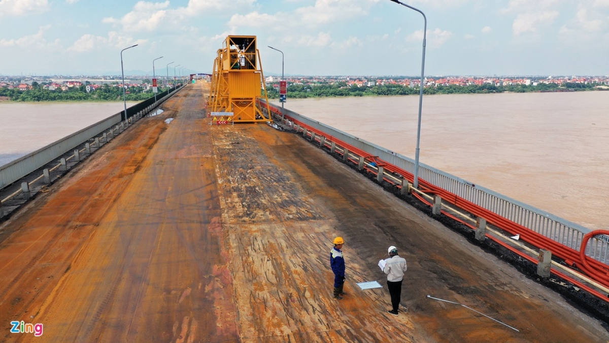 Việc sửa chữa cầu Thăng Long có nguy cơ chậm tiến độ do phải đợi "chuyên gia" Trung Quốc. Ảnh Zing.vn