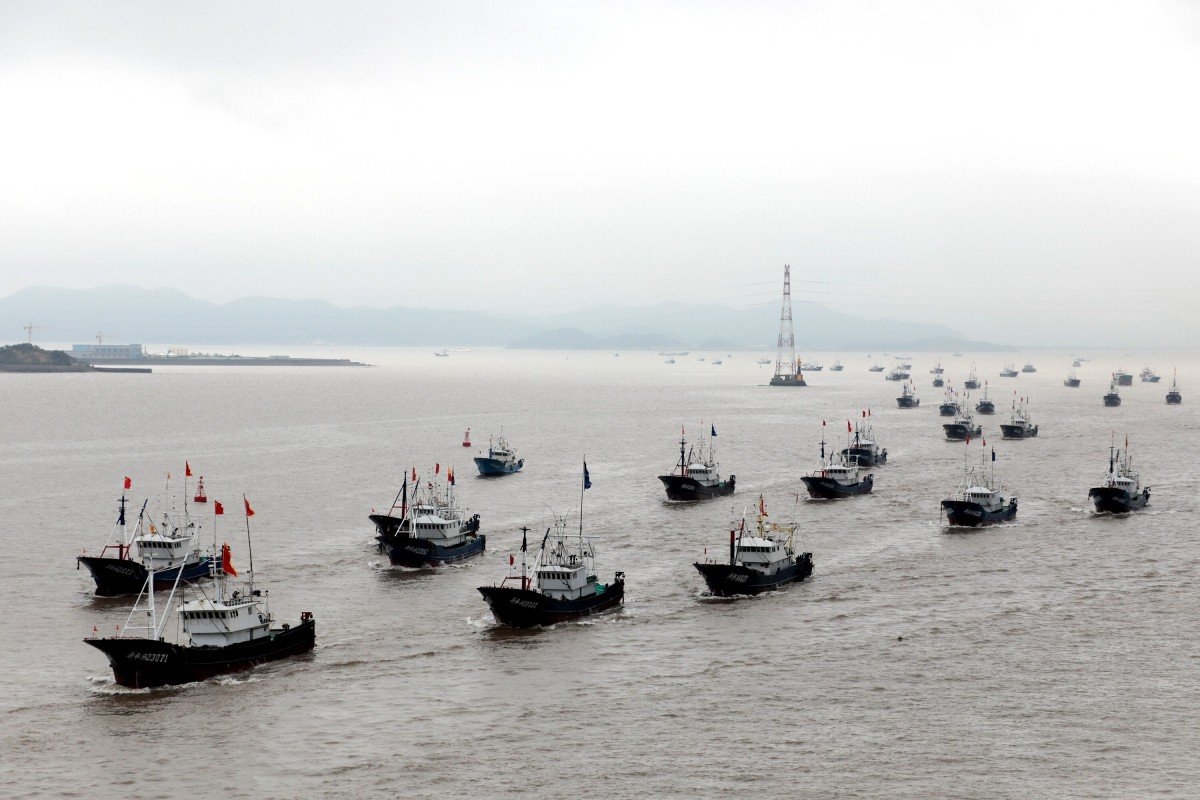 Tàu đánh cá của Trung Quốc tiến về phía Biển Hoa Đông từ thành phố Chu San, tỉnh Chiết Giang. Ảnh: Tân Hoa xã