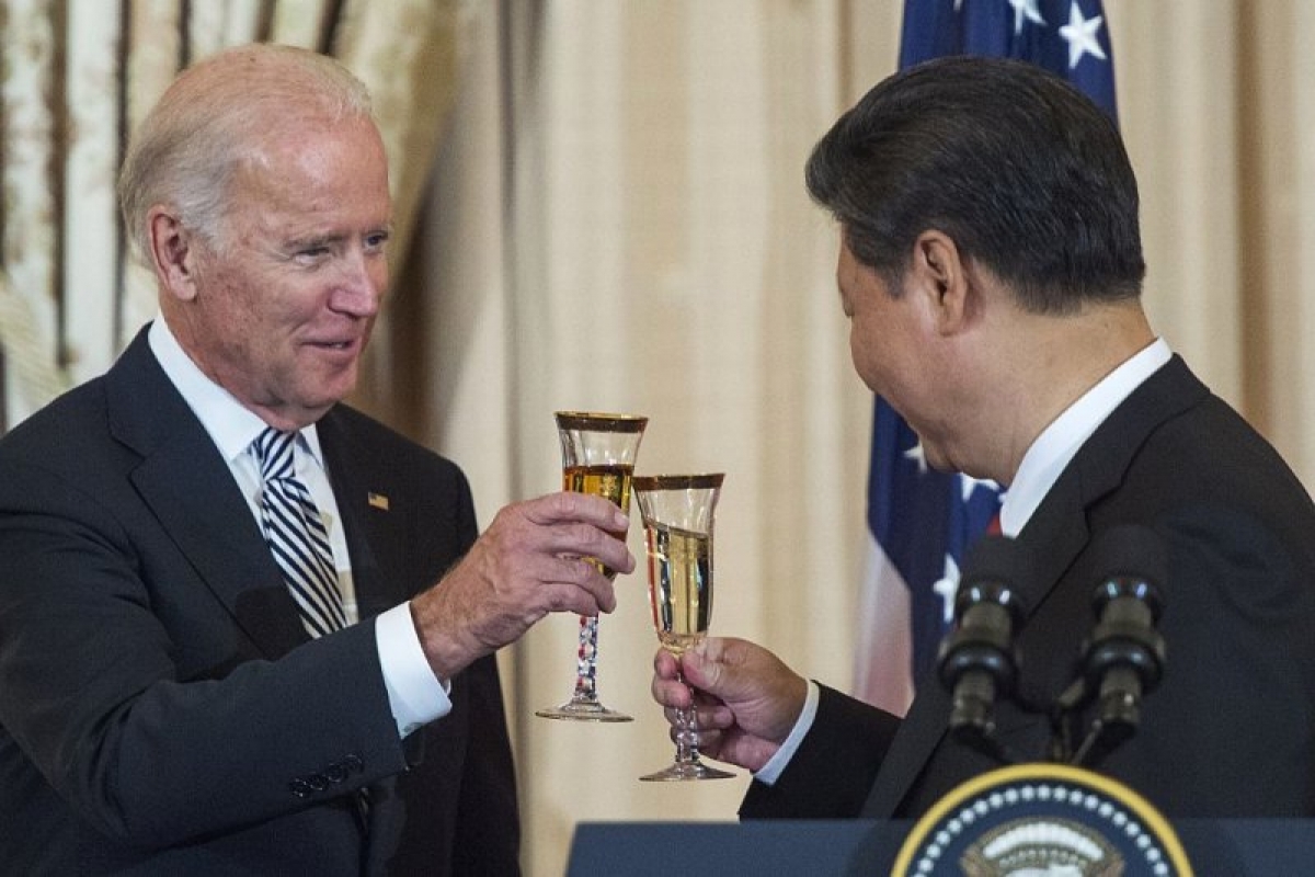 Cựu Phó Tổng thống Joe Biden và Chủ tịch Trung Quốc Tập Cận Bình tại Bộ Ngoại giao Mỹ ở Washington DC ngày 25/9/2015. Ảnh: AFP