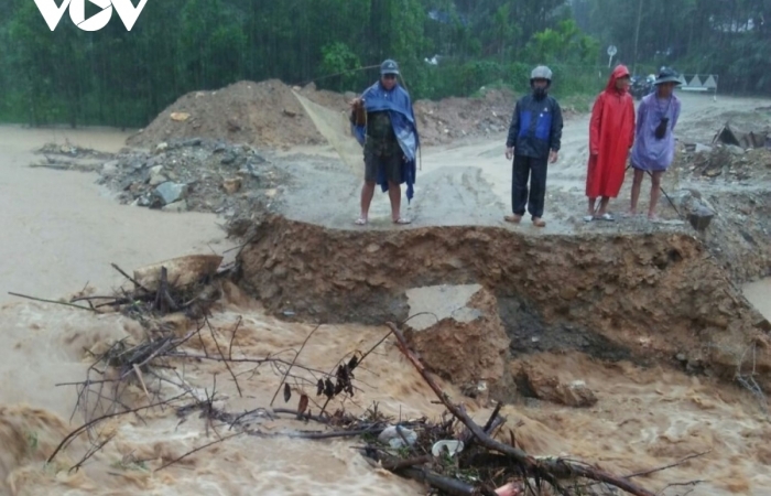 Các địa phương khẩn trương đối phó mưa lũ lớn gây nhiều thiệt hại về người và tài sản