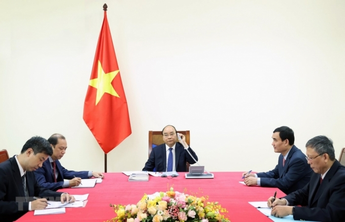 Thủ tướng Nguyễn Xuân Phúc điện đàm với Thủ tướng Nhật Bản Suga
