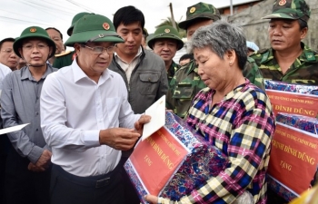 Phó Thủ tướng Trịnh Đình Dũng kiểm tra công tác ứng phó bão