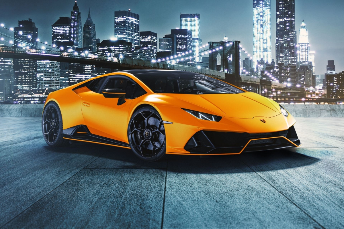 Lamborghini vẫn sẽ trang bị cho Huracan EVO Fluo Capsule động cơ V10 5.2 l&iacute;t h&uacute;t kh&iacute; tự nhi&ecirc;n đặc trưng của d&ograve;ng baby-Lambo. Động cơ n&agrave;y c&oacute; khả năng sản sinh ra c&ocirc;ng suất cực đại 640 m&atilde; lực v&agrave; 600 Nm m&ocirc;-men xoắn.
