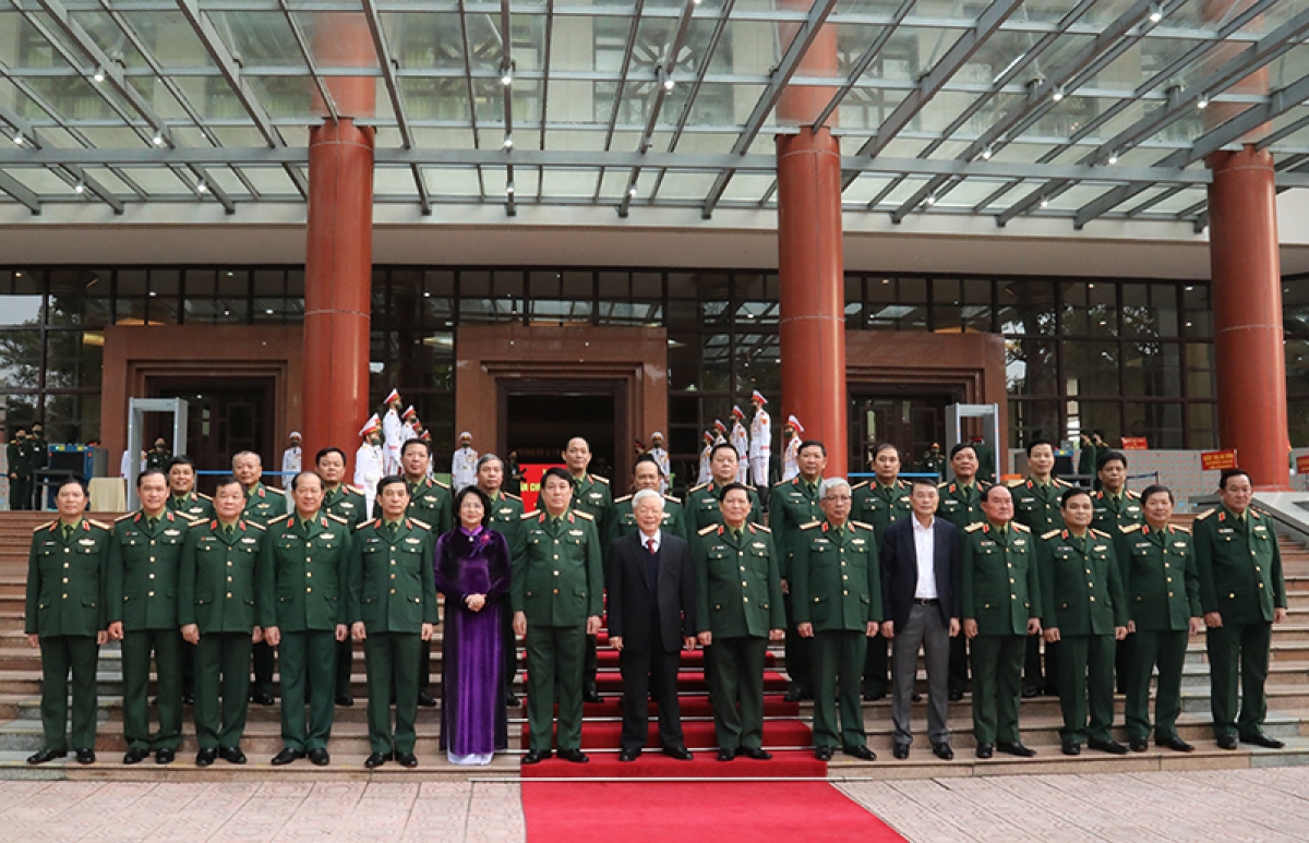 Tổng Bí thư, Chủ tịch nước Nguyễn Phú Trọng chụp ảnh cùng các đại biểu dự hội nghị.