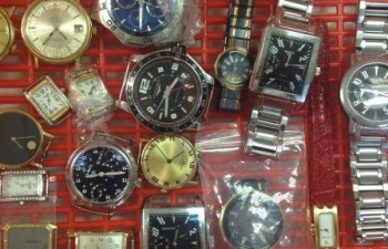 Hải quan Hà Nội đề xuất bán đấu giá 54 chiếc đồng hồ nhập lậu