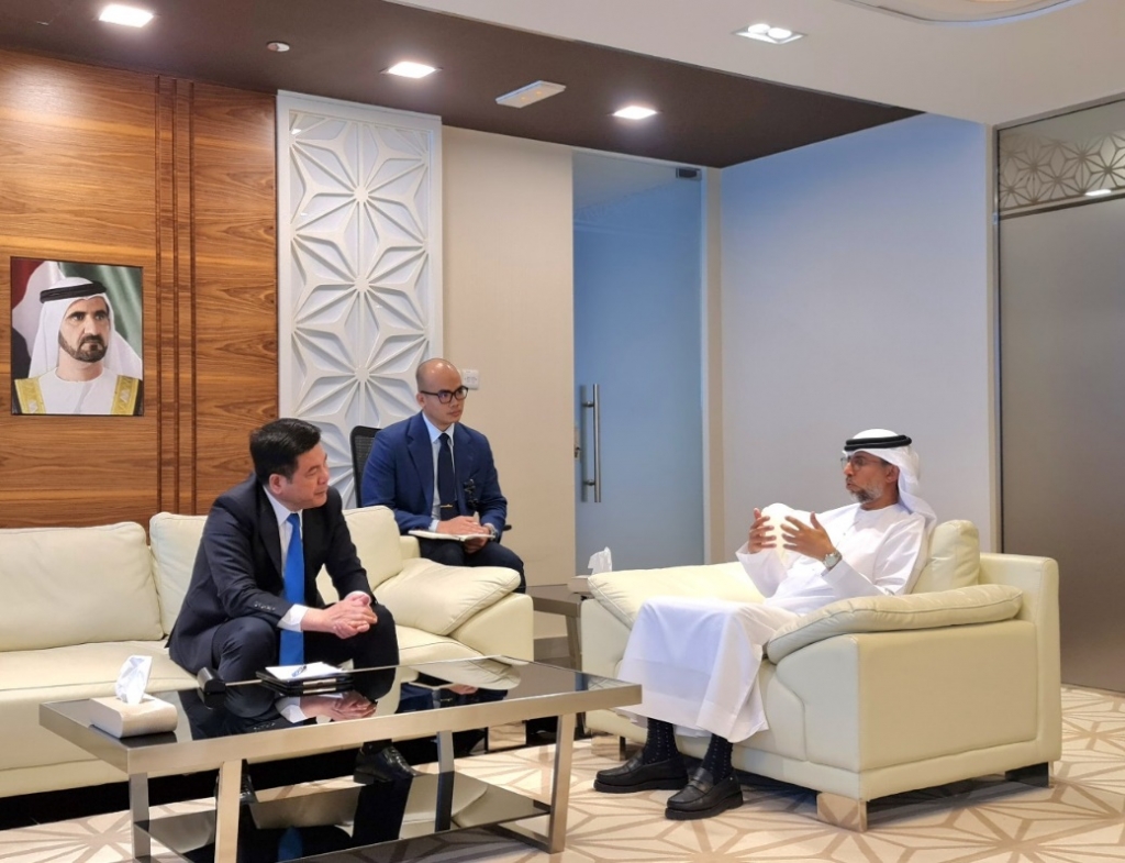 Bộ trưởng Nguyễn Hồng Diên hội đàm cùng ngài Suhail bin Mohammed Al Mazrouei, Bộ trưởng Bộ Năng lượng và Cơ sở hạ tầng UAE.