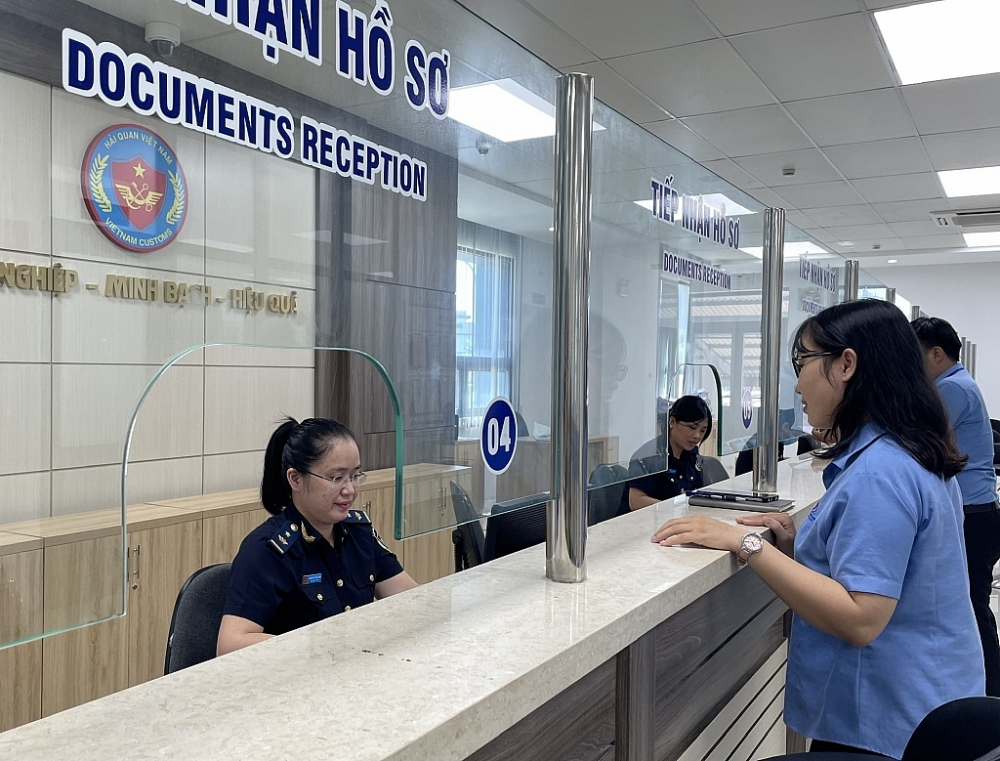 Hoạt động nghiệp vụ tại Chi cục Hải quan cửa khẩu sân bay quốc tế Đà Nẵng. Ảnh: N.Linh