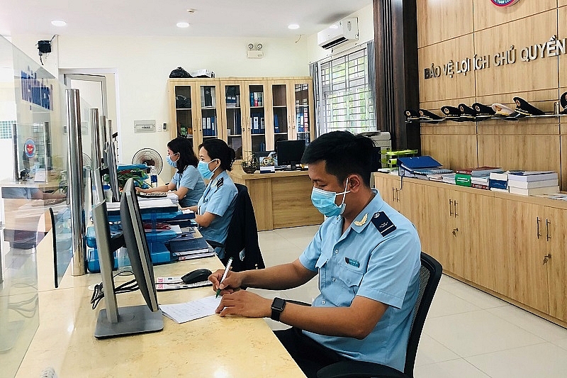 Hoạt động nghiệp vụ tại Chi cục Hải quan KCN Hòa Khánh - Liên Chiểu. Ảnh: Sơn Nguyễn