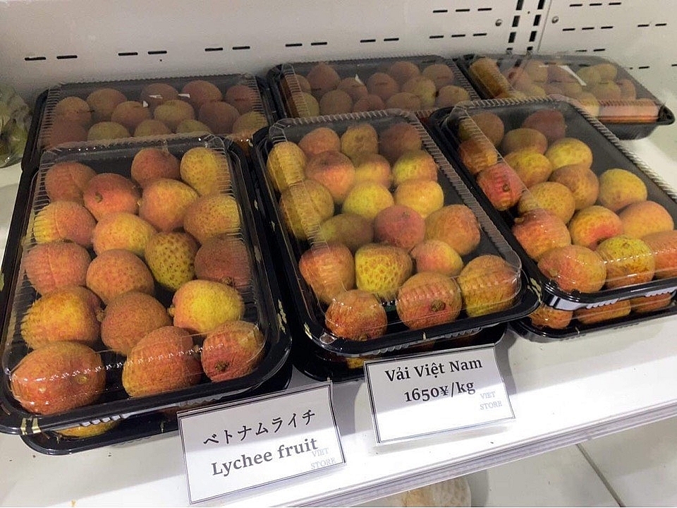 Vải thiều Việt Nam lên kệ siêu thị tại Nhật Bản.