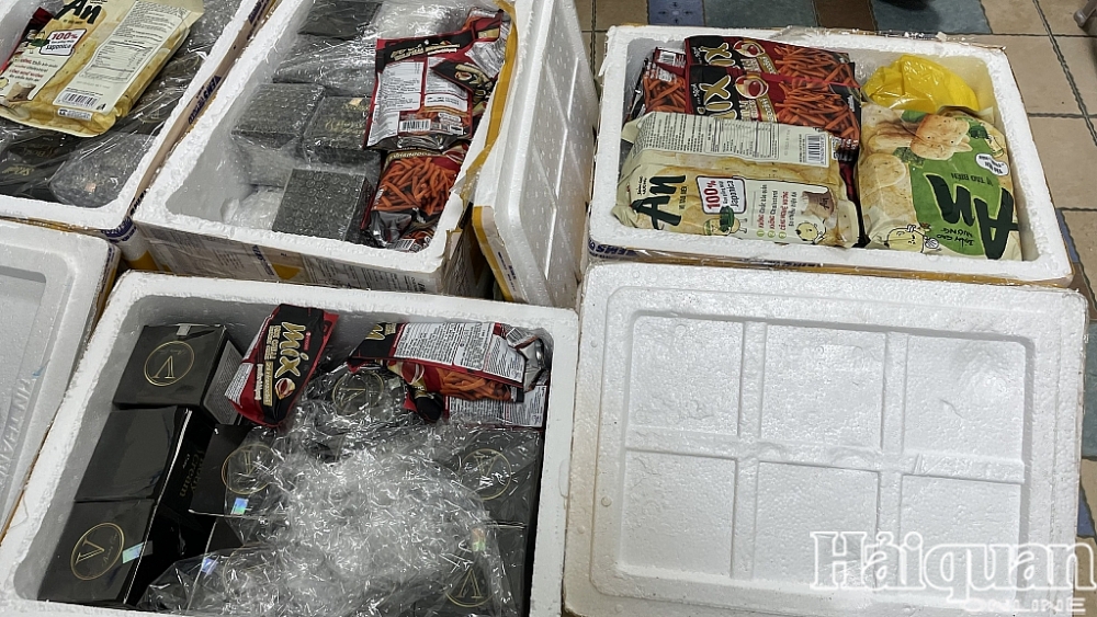 Cận cảnh lô hàng xuất đi Nhật chứa 1.370 gam tinh thể nghi ma túy đá