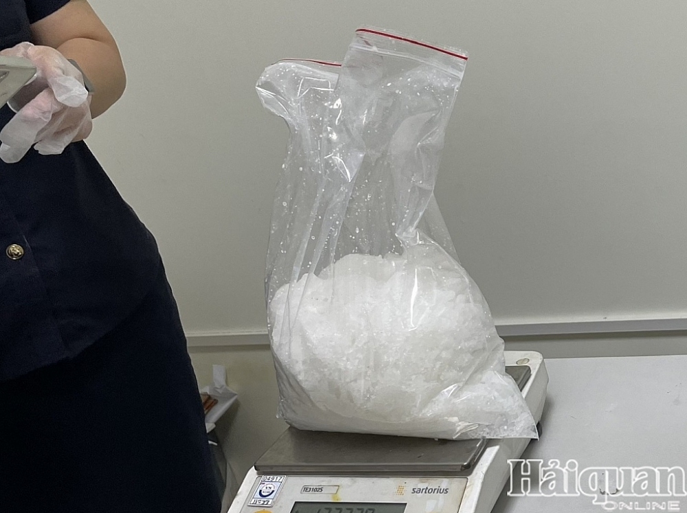 Cận cảnh lô hàng xuất đi Nhật chứa 1.370 gam tinh thể nghi ma túy đá