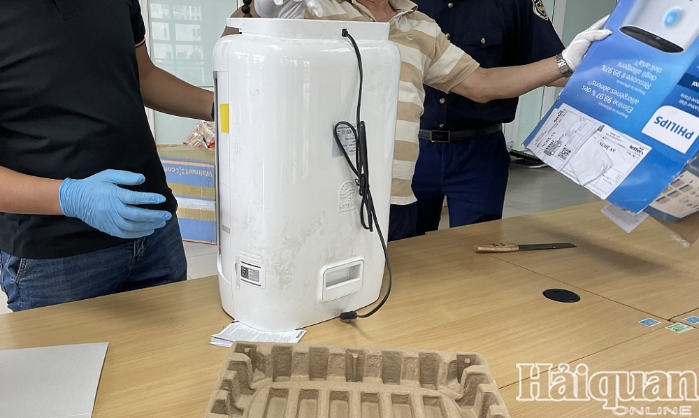 Thủ đoạn cất giấu hơn 7kg viên nén nghi ma túy tổng hợp trong máy lọc không khí