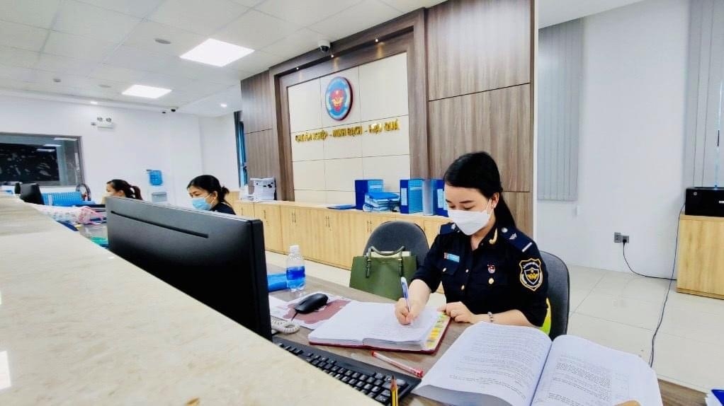 Hoạt động nghiệp vụ của công chức Chi cục Hải quan cửa khẩu sân bay quốc tế Đà Nẵng. Ảnh: HQĐN