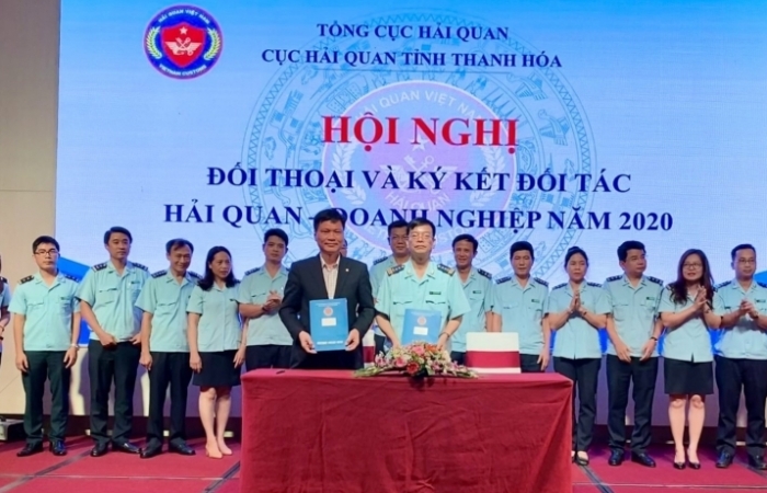 Hải quan Thanh Hoá đối thoại và ký kết đối tác với doanh nghiệp