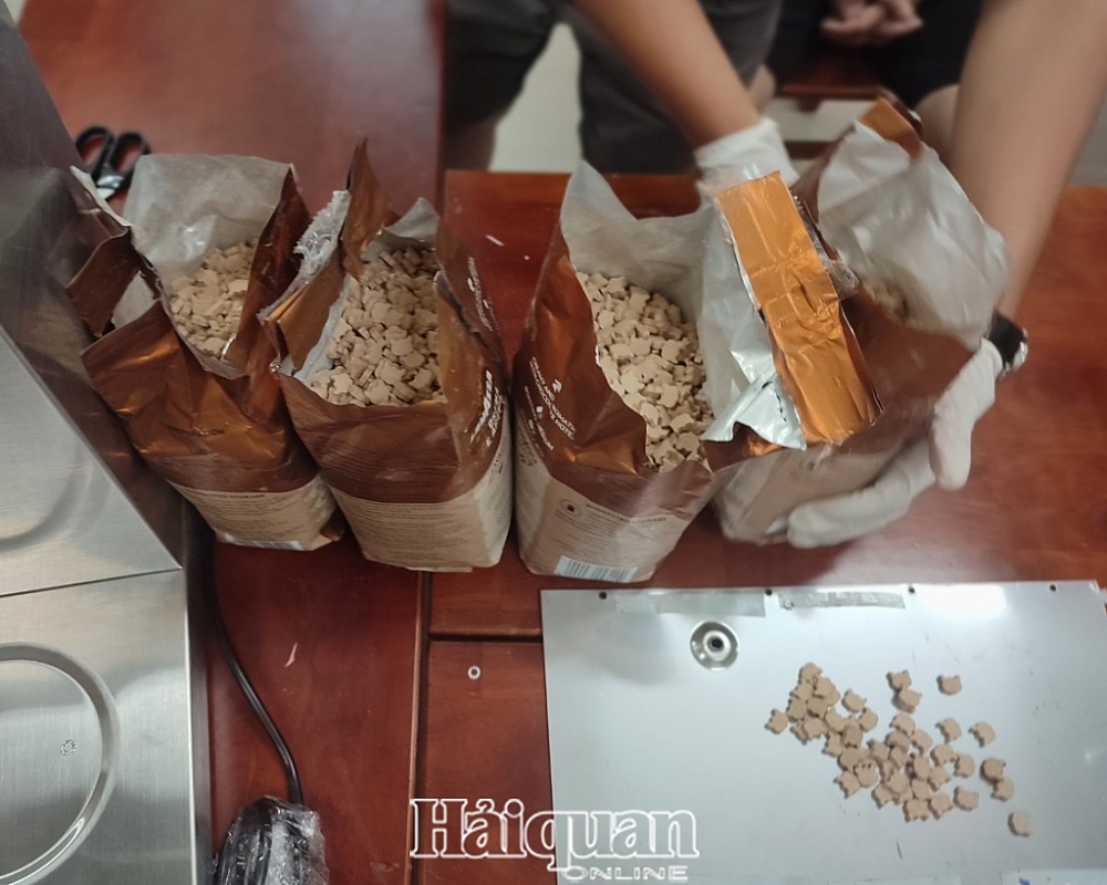 Số ma túy cất giấu trong kiện hàng.