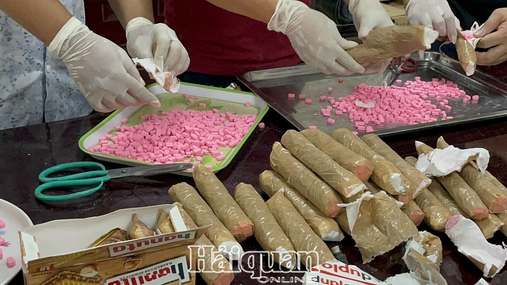 Là các viên nén màu hồng. Là các viên nén màu hồng.