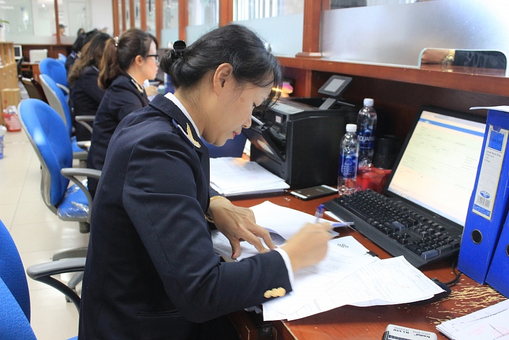 CBCC Cục Hải quan Hà Nội thực hiện nghiệp vụ. Ảnh: N.Linh