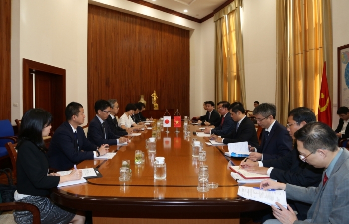 Bộ trưởng Bộ Tài chính Đinh Tiến Dũng làm việc với Đại sứ Nhật Bản