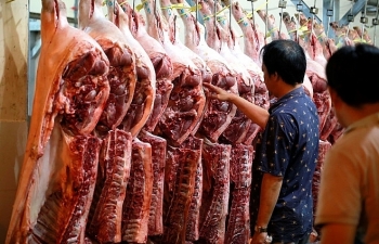 Bộ Tài chính đề xuất giảm thuế nhập khẩu thịt gà, thịt lợn và phụ phẩm