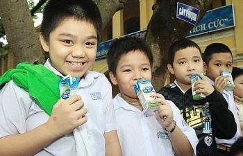  Chuyên gia khẳng định: Bổ sung nhiều vi chất vào sữa học đường không gây hại