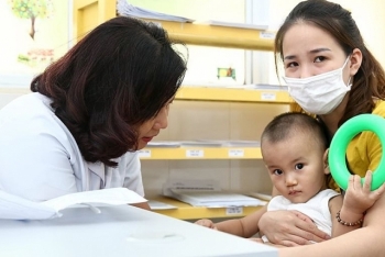 Hàng trăm bệnh nhi được khám bệnh miễn phí tại BV Hữu nghị Việt Đức