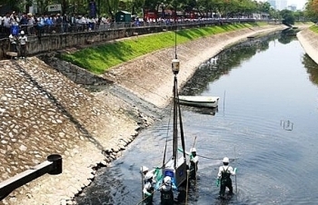 Vụ xả nước Hồ Tây cuốn trôi dự án làm sạch nước sông Tô Lịch: Đúng quy trình!