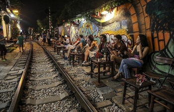 Hà Nội: Xử nghiêm hành vi chụp ảnh, uống cà phê khu vực đường sắt