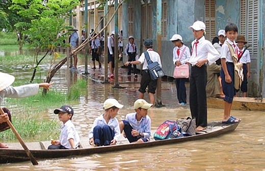 Nhiều địa phương tiếp tục cho học sinh nghỉ học vì mưa lũ