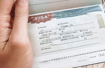 Vẫn cần “cởi trói” chính sách visa
