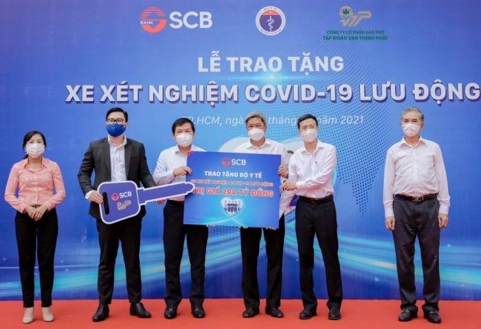 SCB và đối tác trao tặng xe xét nghiệm lưu động cho tuyến đầu chống dịch