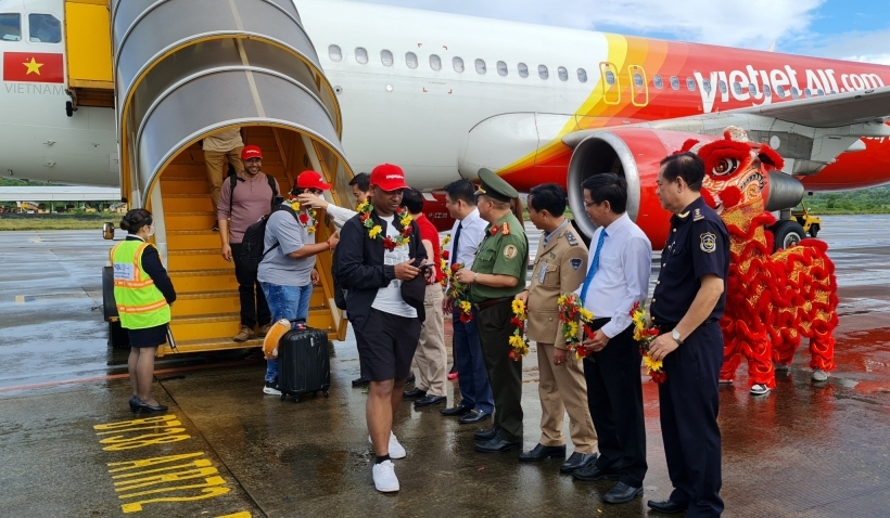 Hải quan Phú Quốc đón chuyến bay đầu tiên đến từ Ấn Độ