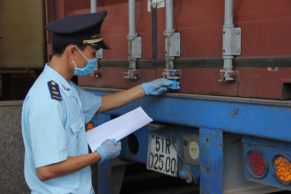 Chi cục HQCK Hoa Lư- Bình Phước vừa đảm bảo thông thường hàng hóa vừa phòng chống dịch