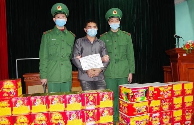 Lạng Sơn: Bắt đối tượng vận chuyển 116 kg pháo nổ