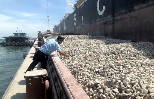Lô đá vôi xuất khẩu đang giữ tại cảng có nguồn gốc từ các mỏ do tỉnh cấp phép là không đúng quy định