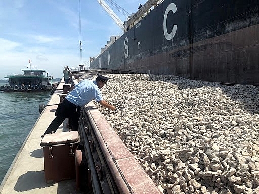 Kiểm tra mặt hàng đá vôi XK. Kiểm tra mặt hàng đá vôi XK.