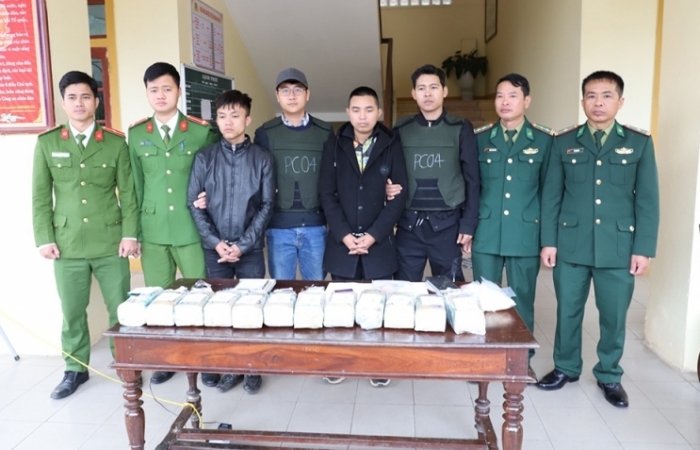 Hà Tĩnh: Bắt 5 đối tượng trong đường dây vận chuyển 12 kg ketamine, 5.600 viên hồng phiến