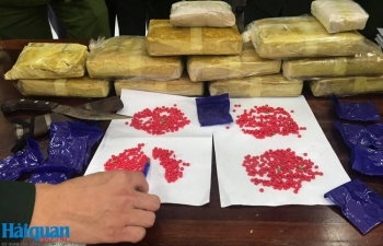 Hải quan Hà Tĩnh phối hợp bắt đối tượng đang vận chuyển 60.000 viên ma túy tổng hợp