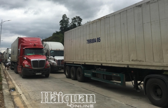 Triển khai điều tiết nhanh lượng hàng hóa vận chuyển lên cửa khẩu Tân Thanh