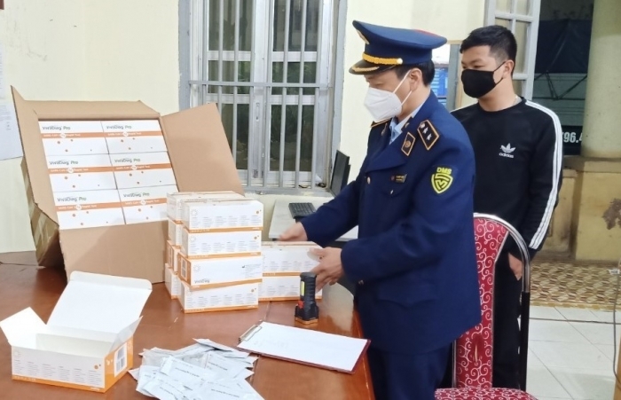 Lạng Sơn: Tiếp tục kiểm tra thu giữ 700 bộ kit test nhanh Covid-19