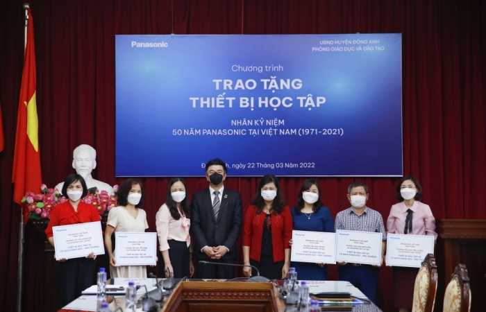 Panasonic hỗ trợ thiết bị học tập và tủ sách tại các trường học