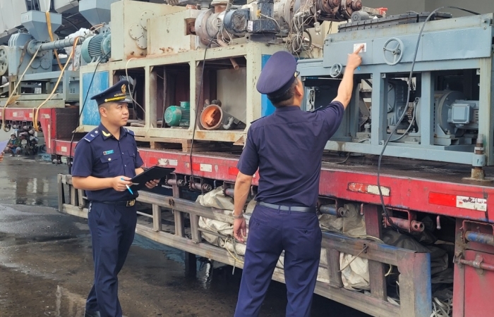 Hải quan Lạng Sơn nộp NSNN gần 1,3 tỷ đồng tiền phạt vi phạm hành chính