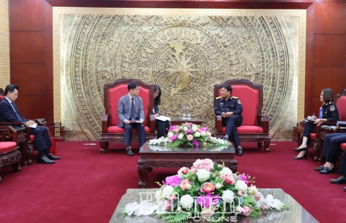 Phó Tổng cục trưởng Nguyễn Văn Thọ tiếp xã giao Tham tán Hải quan Hàn Quốc
