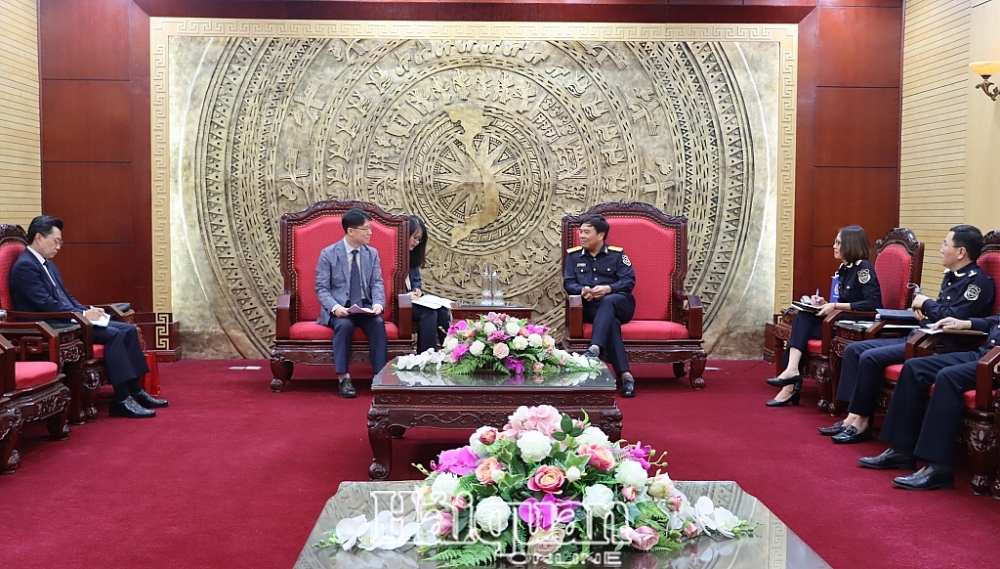 Phó Tổng cục trưởng Nguyễn Văn Thọ đã tiếp xã giao Tham tán Hải quan Hàn Quốc Byung Ha You. Ảnh: H.Nụ
