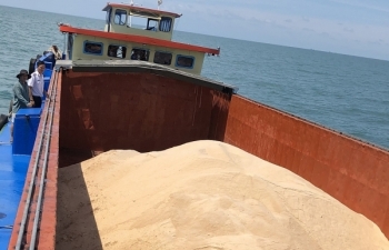 Cảnh sát biển bắt tàu vận chuyển 50 tấn đường không giấy tờ chứng minh nguồn gốc