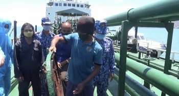 Cảnh sát biển bắt giữ tàu nước ngoài vận chuyển 1.700 nghìn lít dầu DO