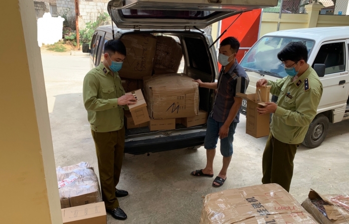 Lạng Sơn: Nhiều phương tiện chở hàng hóa nghi nhập lậu từ biên giới vào nội địa