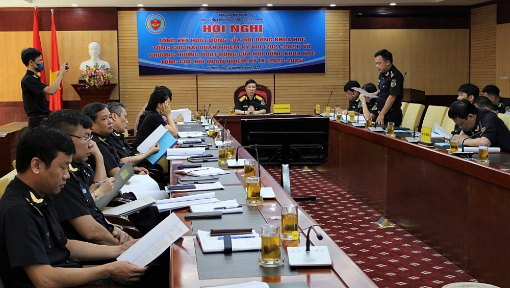 Phó Tổng cục trưởng Lưu Mạnh Tưởng chủ trì hội nghị Tổng kết hoạt động của Hội đồng khoa học Tổng cục Hải quan (HĐKH), nhiệm kỳ 8 (2021-2023) và phương hướng hoạt động của Hội đồng khoa học Tổng cục Hải quan, nhiệm kỳ 9 (2023-2025). Ảnh: H.Nụ