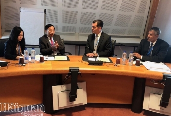 Tổng cục trưởng Nguyễn Văn Cẩn họp song phương với Phó Cao ủy cơ quan Hải quan và bảo vệ biên giới Hoa Kỳ
